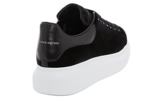 (WMNS) Alexander McQueen Oversized Sneaker 'Black Suede' 482142W4FKT1000