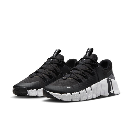 (WMNS) Nike Free Metcon 5 'Sail Sanddrift' DV3950-001 - KICKS CREW