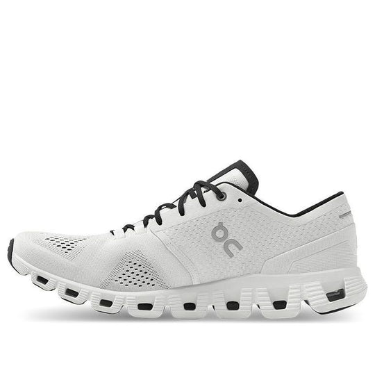 On Running Cloud X 'White Black' 40.99707