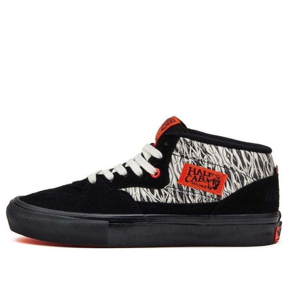 Victoria x Vans Half Cab 'Black White' VN0A5FCD1KP