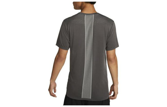 Men's Nike Dri-FIT Contrasting Colors Vertical Stripes Round Neck Sports Training Short Sleeve Gray T-Shirt DM5510-068