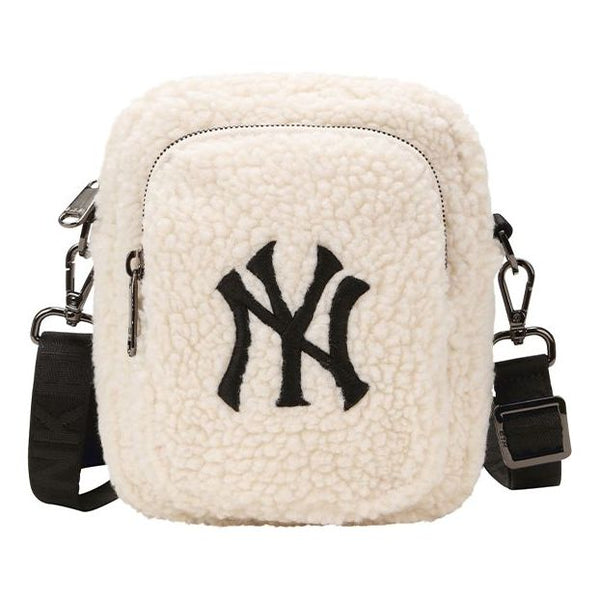 MLB NY New York Yankees Polar Fleece Wool Hand Bag White 32BGDE011-50I