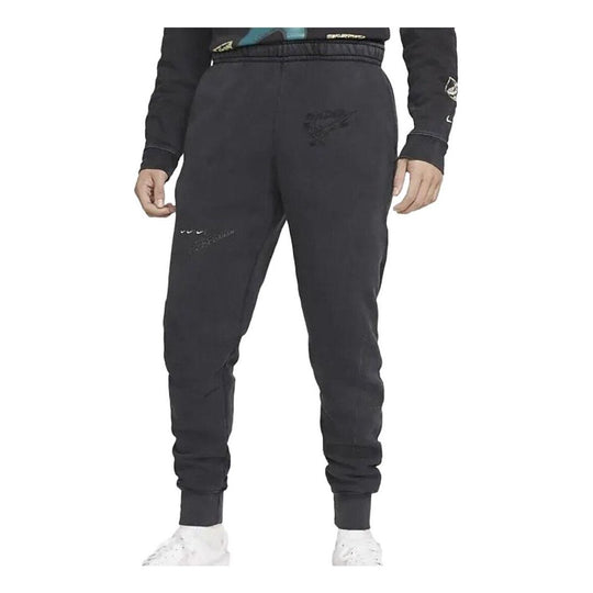 Nike Club cuffed sweatpants in black